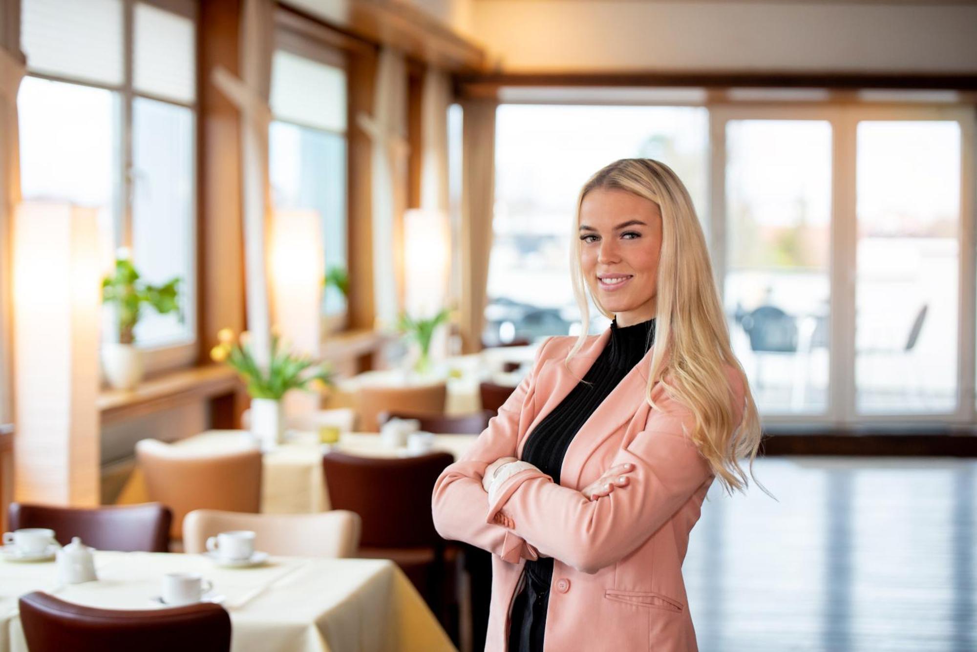 Hotel Westfalia Хале Екстериор снимка