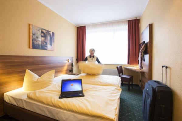 Hotel Westfalia Хале Екстериор снимка